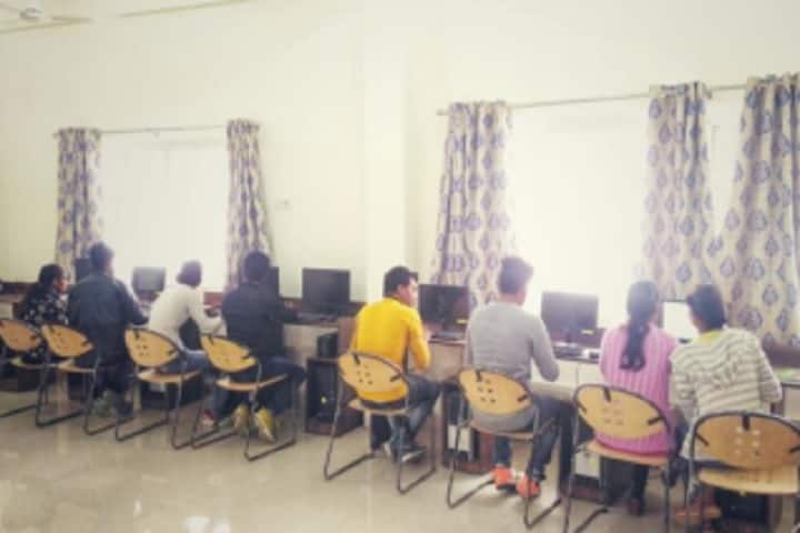 The Study Hall College, Lucknow campus photo 3