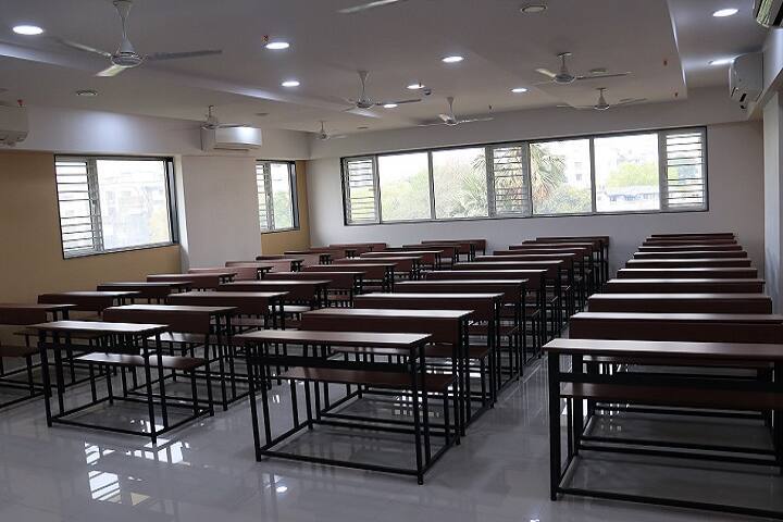 RAV's Laxmichand Golwala College of Commerce and Economics, Mumbai campus photo 3