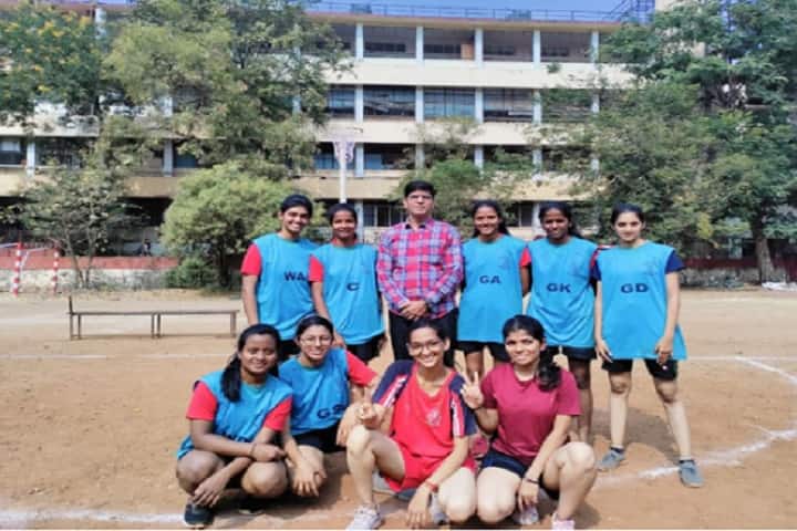 Huzurpaga Smt Durgabai Mukunddas Lohiya Mahila Vanijya Mahavidyalaya, Pune campus photo 3