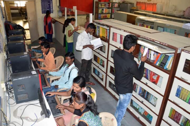 B Raghunath Arts Commerce and Science College, Parbhani campus photo 5