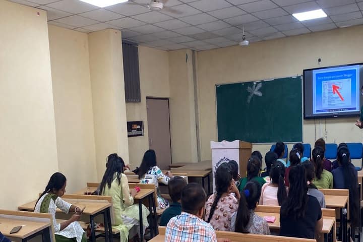 Shri Durga Mahila Mahavidyalaya, Tohana campus photo 2