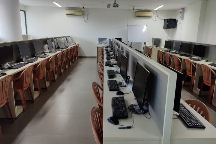 MV Mandali's Colleges of Commerce and Science, Mumbai campus photo 4