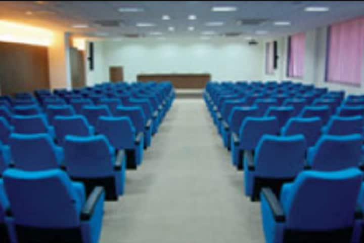 Humera Khan Institute of Management Studies and Research, Mumbai campus photo 2