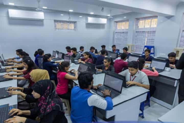 Prakash College of Commerce and Science, Mumbai campus photo 6