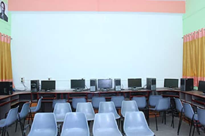 Navgan Shikshan Sanstha Rajuri Arts Commerce College, Beed campus photo 4