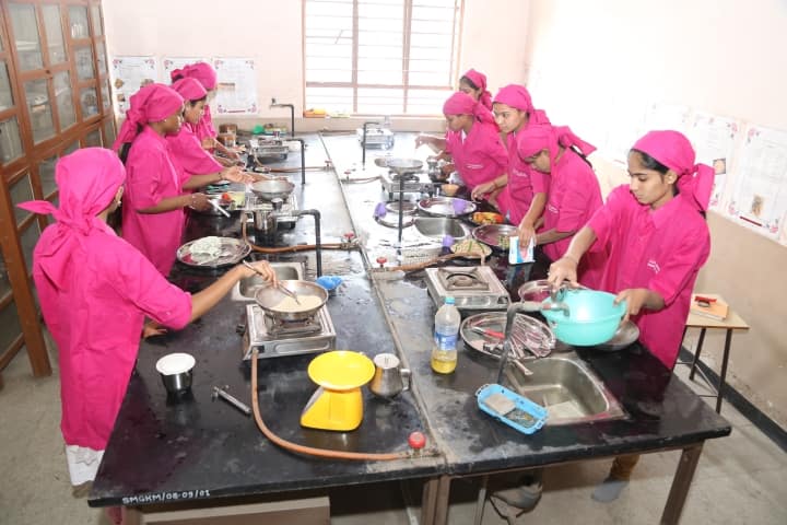 Women's Education Society's Smt Mathubai Garware Kanya Mahavidyalaya, Sangli campus photo 2