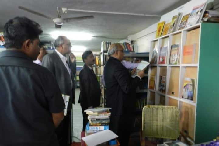 Vai Dhunda Maharaj Deglurkar College, Degloor campus photo 3