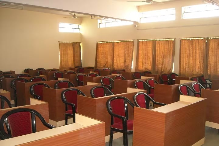 Hirachand Nemchand College of Commerce, Solapur campus photo 2