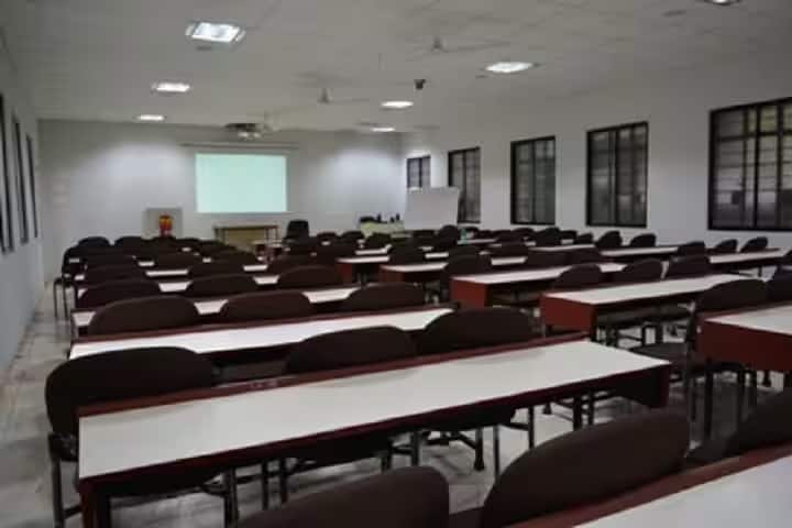 Hirachand Nemchand College of Commerce, Solapur campus photo 3