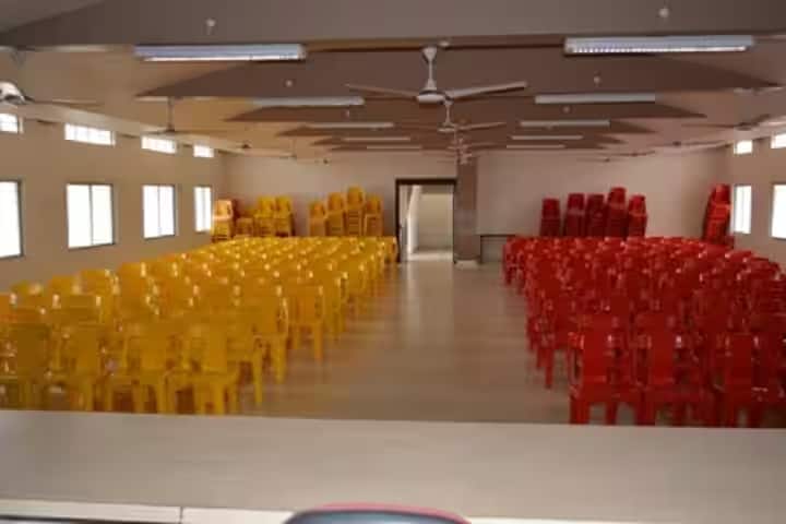Hirachand Nemchand College of Commerce, Solapur campus photo 4