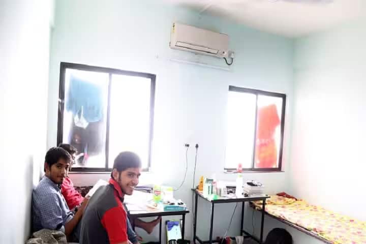Hirachand Nemchand College of Commerce, Solapur campus photo 5