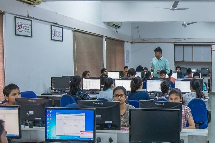 Chimanbhai Patel Institute of Journalism and Communication, Ahmedabad campus photo 6