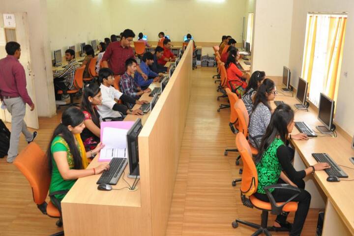 Sanjaybhai Rajguru Science College, Rajkot campus photo 3