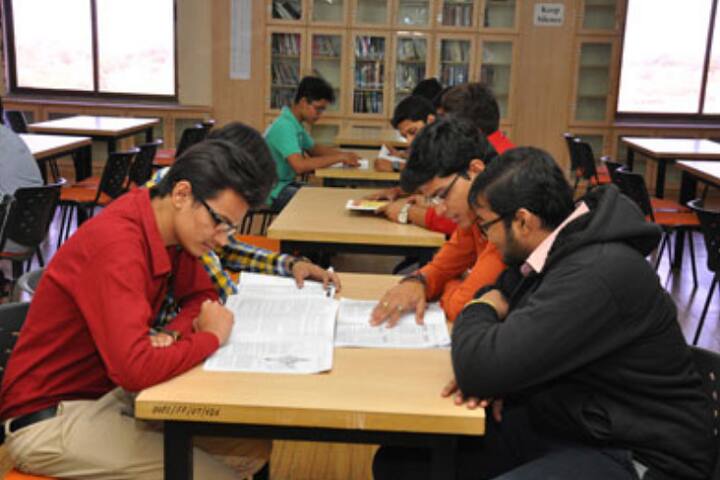 Sanjaybhai Rajguru Science College, Rajkot campus photo 4
