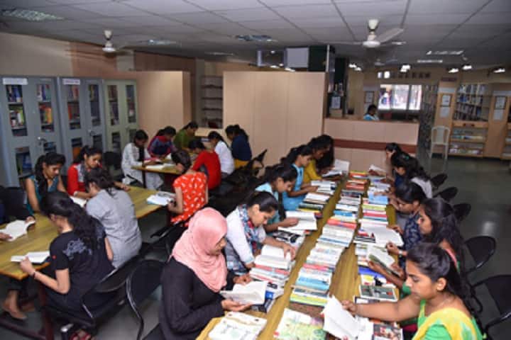 Malleswaram Ladies Association First Grade College For Women, Bangalore campus photo 4