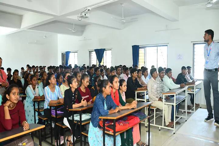 Shree Krishna Arts College, Lakhani campus photo 3