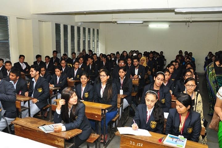 Manghanmal Udharam College of Commerce, Pune campus photo 2
