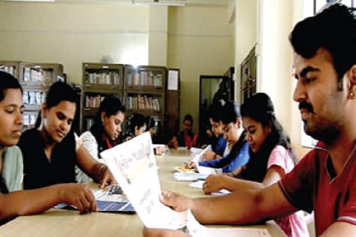 Manghanmal Udharam College of Commerce, Pune campus photo 3