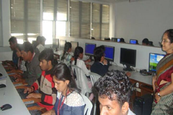 Manghanmal Udharam College of Commerce, Pune campus photo 5