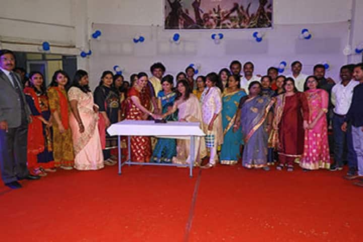 Manghanmal Udharam College of Commerce, Pune campus photo 6