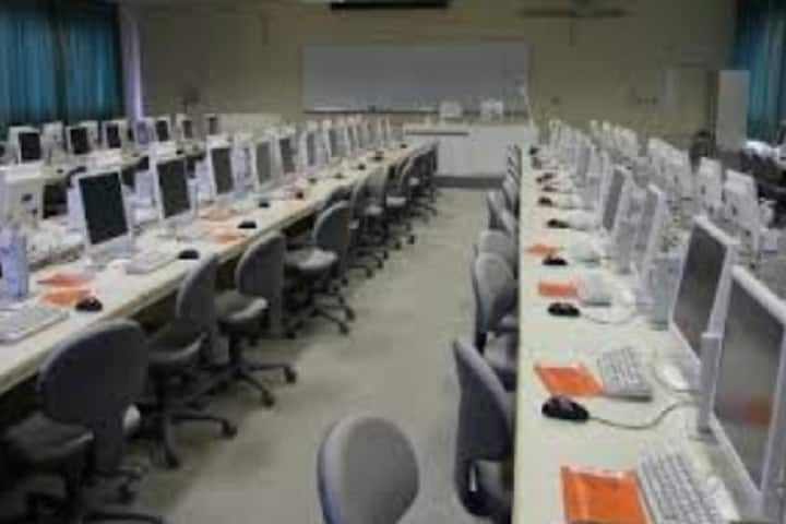Shree Tulsibhai Ranchhodbhai Tanti M Sc IT and CA Mahila College, Amreli campus photo 2