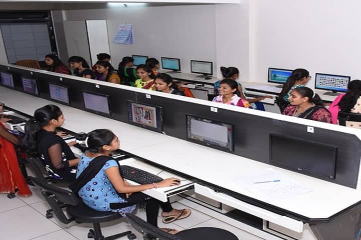 Shree Sahjanand Girls Institute, Bhuj campus photo 5