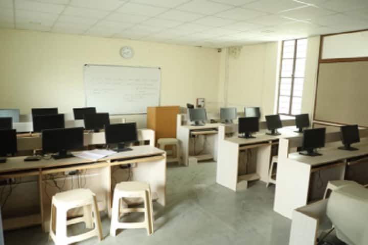 Ramesh Phirodia College of Arts, Science and Commerce, Ahmednagar campus photo 5