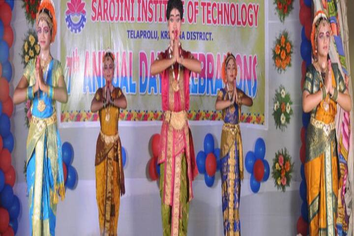 Sarojini Institute of Technology, Krishna campus photo 3