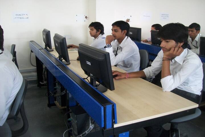 Sanghvi Innovative Academy, Indore campus photo 3