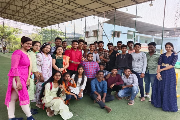 Shri Chhatrapati Late Sau SR Abhang Memorial College of Arts and Commerce, Ulhasnagar campus photo 3