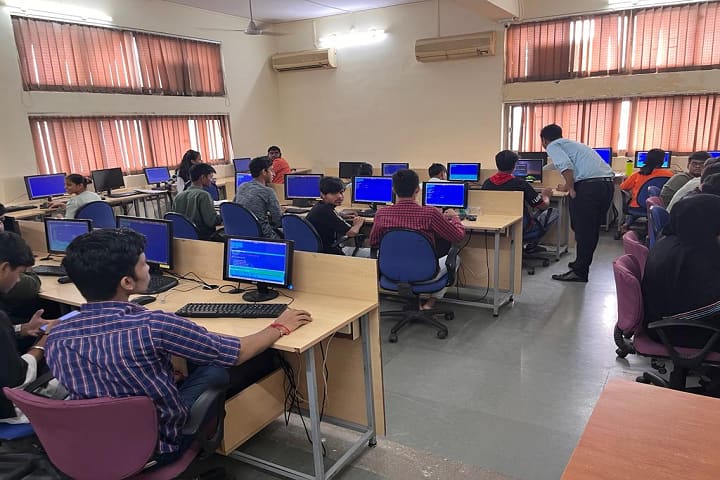 Mahendra Pratap Sharada Prasad Singh College of Science and Commerce, Mumbai campus photo 3