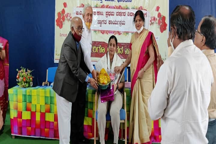 KE Board's First Grade Arts and Commerce College, Dharwad campus photo 3