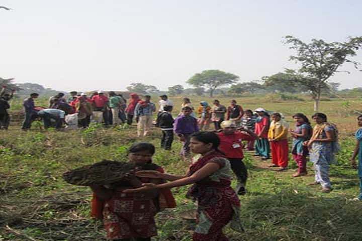 Late Parvatabai Madankar Arts College, Warthi campus photo 2