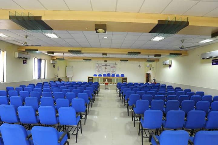 Shree Dhanvantary College of Post Graduate Business Management, Surat campus photo 2