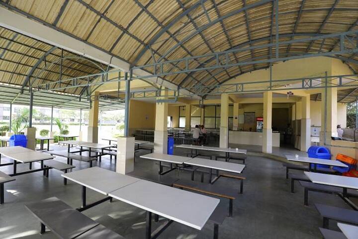 Shree Dhanvantary College of Post Graduate Business Management, Surat campus photo 3