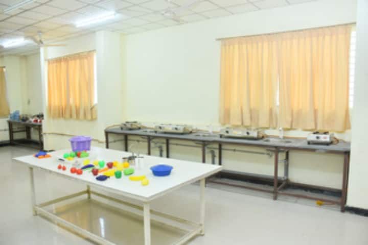 Shri Gulabrao Deokar College of Nursing, Jalgaon campus photo 6