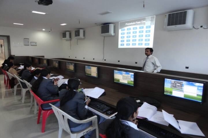 Smt Kumudben Darbar College of Commerce, Science and Management Studies, Bijapur campus photo 3