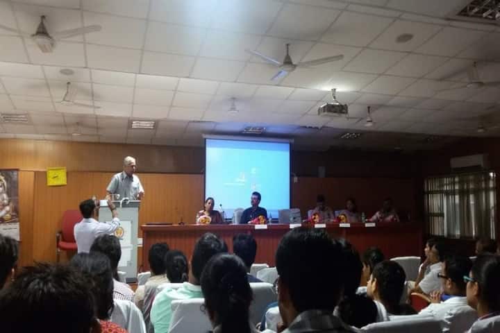 NDMC Medical College Delhi campus photo 2