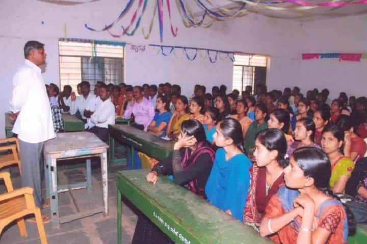 Smt Rudramba MP Prakash Government First Grade College, Huvinahadagali campus photo 2