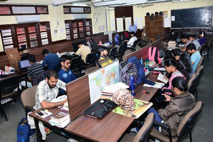 Gujarat Commerce College, Ahmedabad campus photo 6