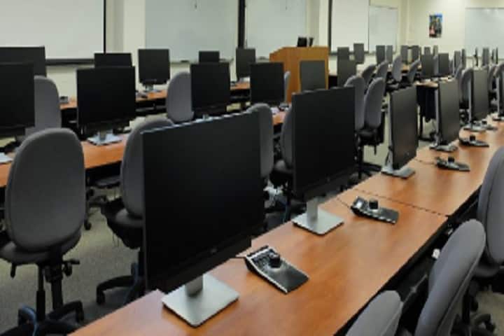 Rayat Shikshan Sanstha's Mahatma Phule Mahavidyalaya, Pune campus photo 3