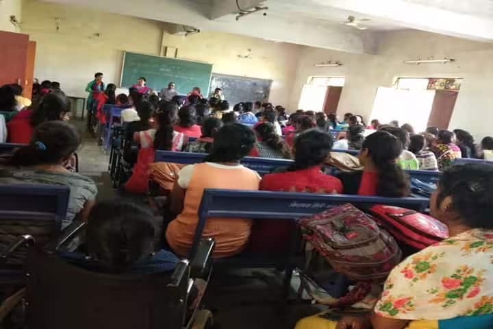 Makhanlal Chaturvedi Government Girls PG College, Khandwa campus photo 4