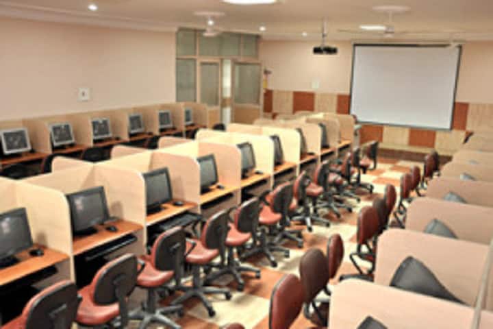 Mata Jhandewalan Education, Agra campus photo 2