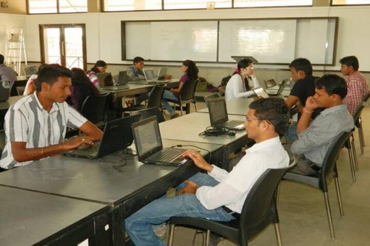 Universal College of Management, Nashik campus photo 4