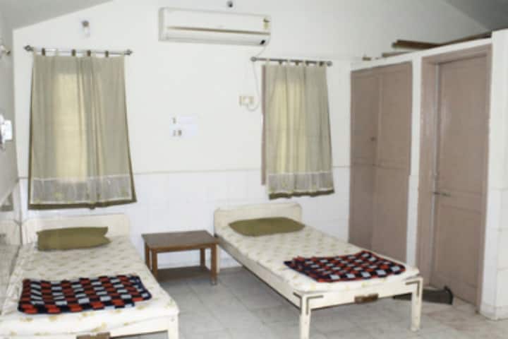 Morarji Desai Institute of Naturopathy and Yoga Sciences, Vadodara campus photo 3