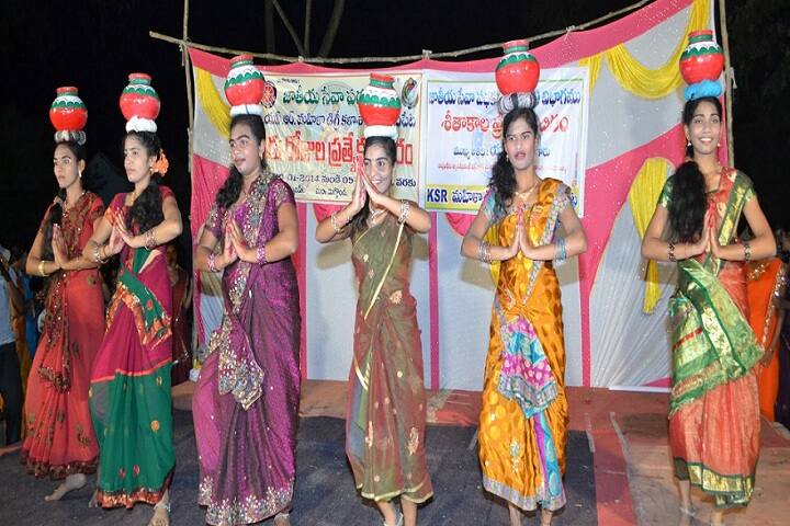 KSR Mahila Degree College, Narsampet campus photo 2