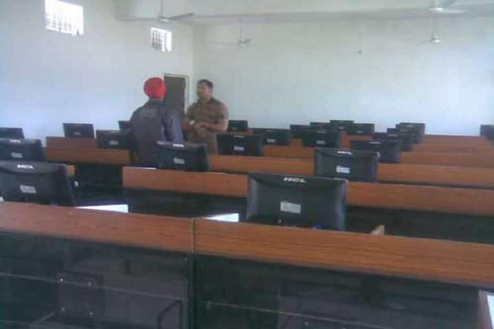 Shri Umiya Girls College, Mandleshwar campus photo 4