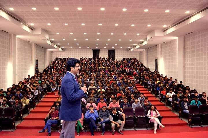 New LJ Commerce College, Ahmedabad campus photo 2