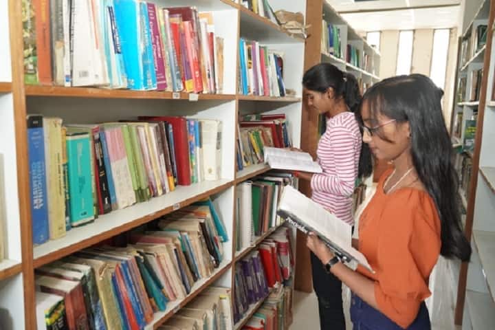 Sau Smitatai Hiray College Of Applied Arts, Performing Arts And Fashion Design, Nashik campus photo 2