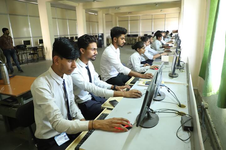 Shri Guru Sandipani Girls Institute Of Professional Studies, Ujjain campus photo 5